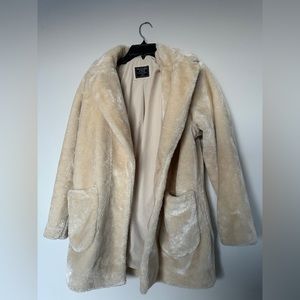 Abercrombie & Fitch teddy cost cream color faux fur jacket oversized